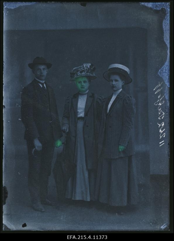 Grupp inimesi, (foto tellija Teetsoff [Teetsov]).