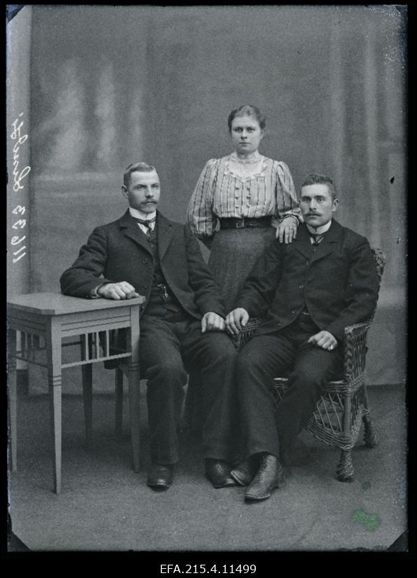Grupp inimesi, (foto tellija Lindsi).