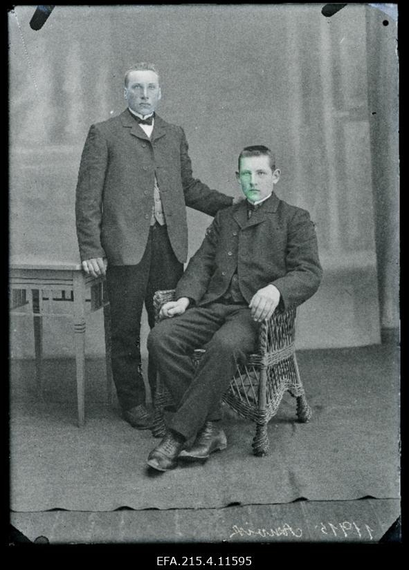 Kaks meest, (foto tellija Aawik [Aavik]).