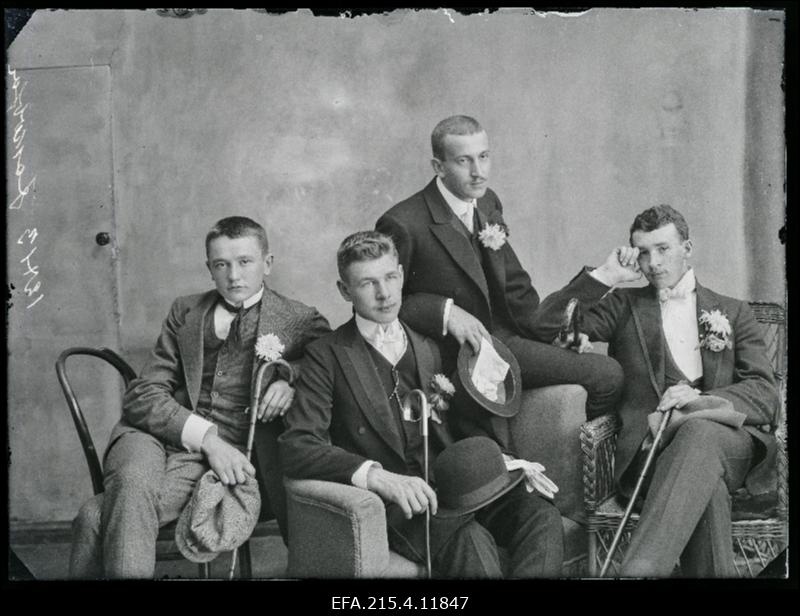 Grupp noormehi, (foto tellija Jakobson).