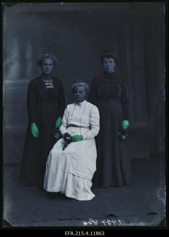 Grupp naisi, (foto tellija Soa).