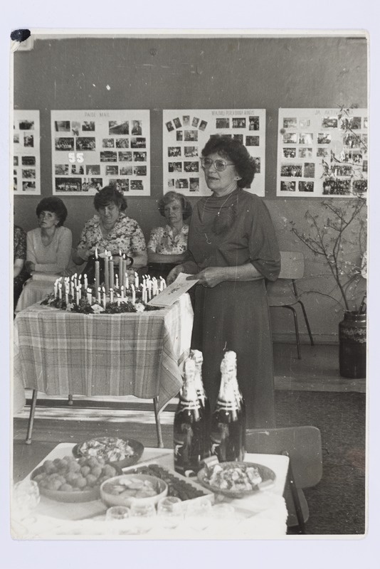 Paide Kaugõppekeskkooli õppealajuhataja Maimu Tinni 55. juubelisünnipäeva tähistamine Paide Kutsekeskkooli sööklas