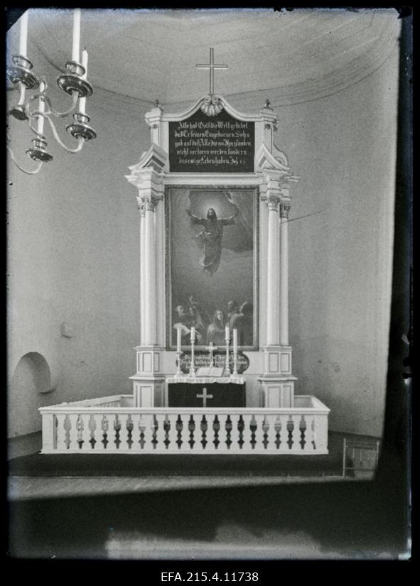 Vaade Viljandi Jaani kiriku altarile.