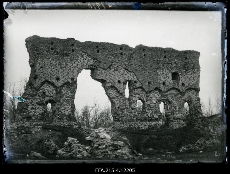 Viljandi ordulinnuse varemed.