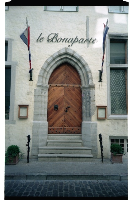 Restoran le Bonaparte välisuks Tallinna vanalinnas Pikal tänaval