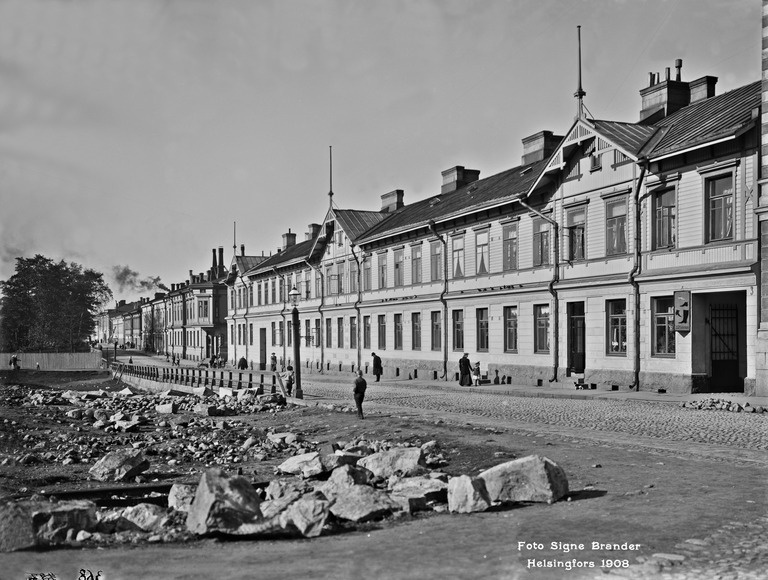 Sepänkatu 3, 5, 7, 9, 11, 13.