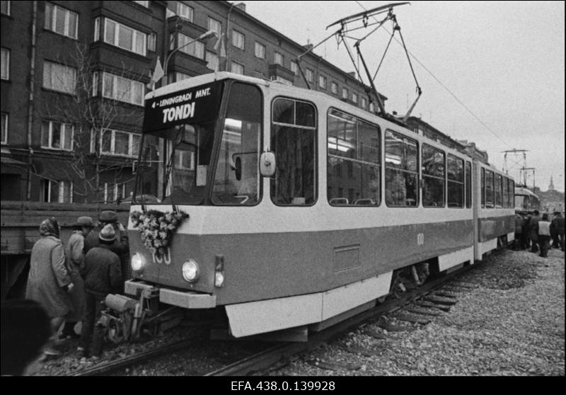 Esimene tramm ületab avapäeval Pärnu maantee uut viadukti.