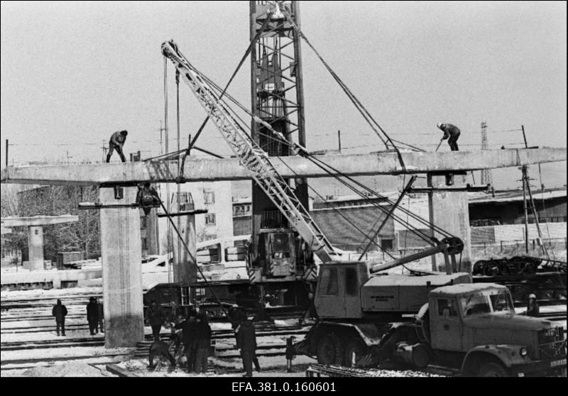 Raudteeviadukti ehitamine Narvas.