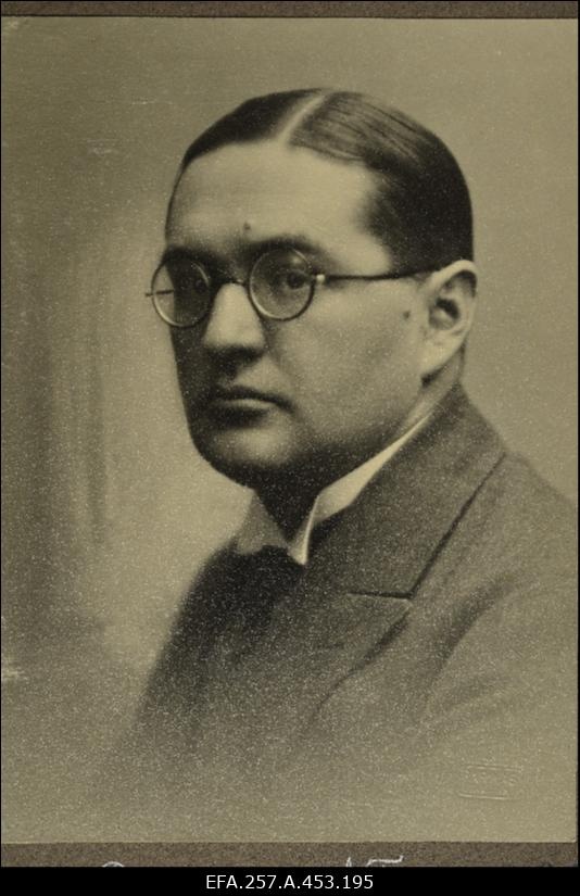 Teetsov, A. - Eesti Vabariigi valitsuse XIII koosseisu rahandusminister.