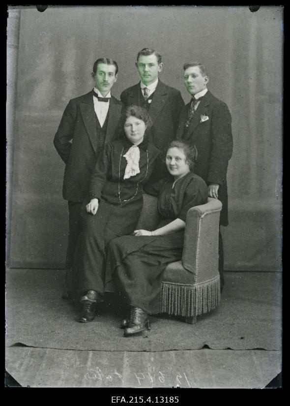 Grupp inimesi, (foto tellija Tatar).