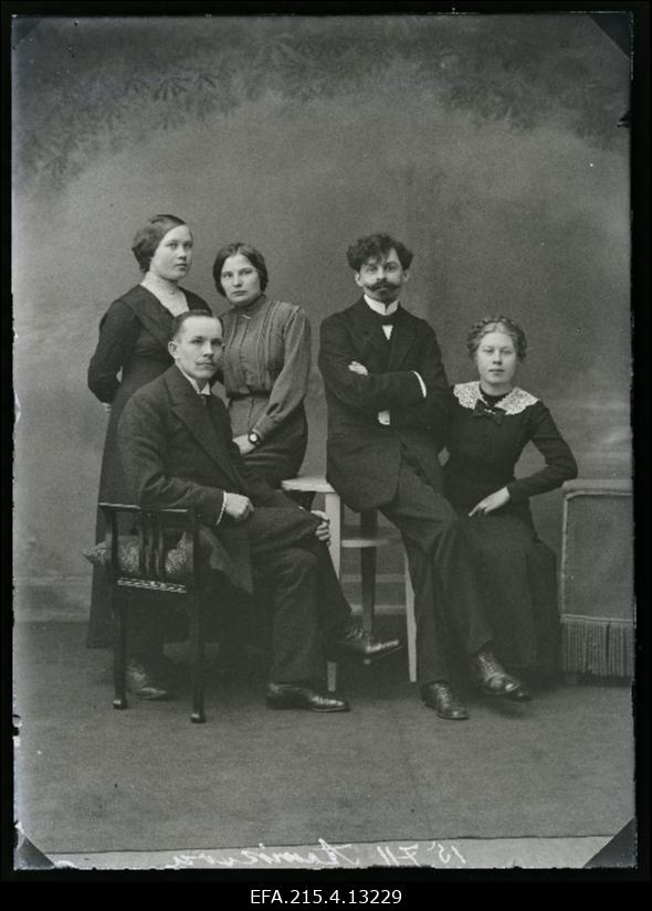 Grupp inimesi, (foto tellija Hinzenberg).