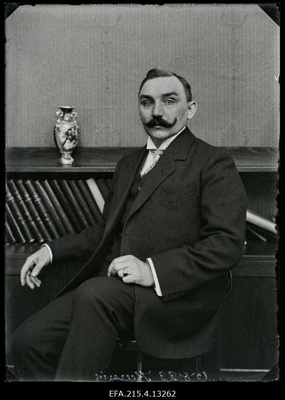 Keernik.  similar photo