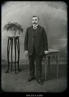 Keernik.  similar photo