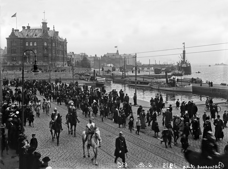 Lastenpäivä 13.5.1913, juhlakulkue Pohjoisella Esplanaadikadulla