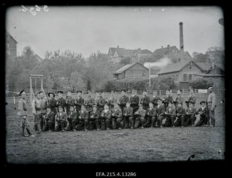 Maakaitseväe 3. rühm, nn "koplipoisid" sõjaväeliste õppuste korraldamise ajal Koplipealsel.