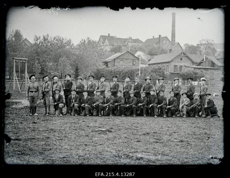 Maakaitseväe 2. rühm, nn "koplipoisid" sõjaväeliste õppuste korraldamise ajal Koplipealsel.