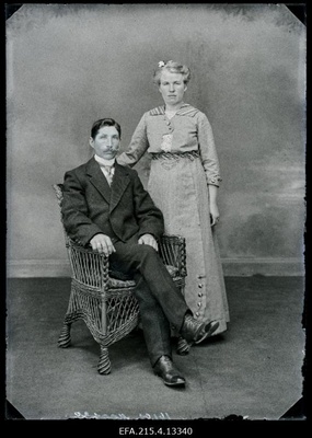 Maasepp abikaasaga.  similar photo