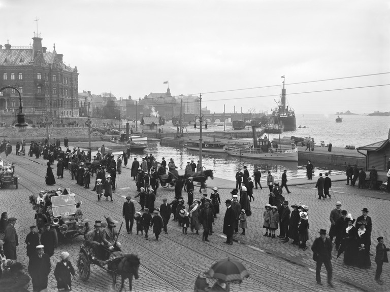 Lastenpäivä 11.5.1913, juhlakulkue Pohjoisella Esplanaadikadulla