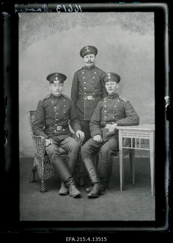 Grupp soldateid, (foto tellija Maasepp).