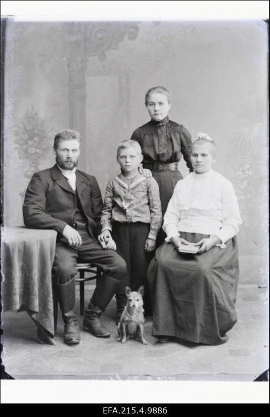 Perekond Kalmus [Kalbus] koeraga.