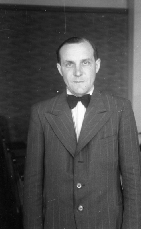 Mees kiklipsuga toas seismas