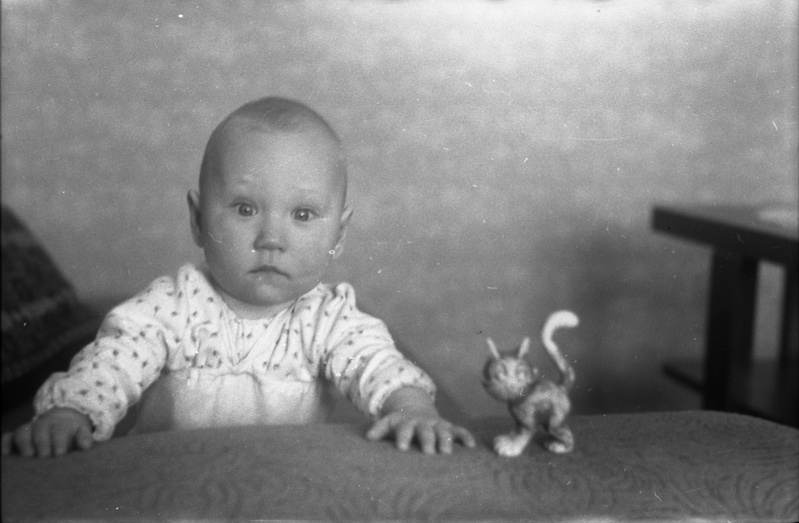 Väike laps tugitoolil
