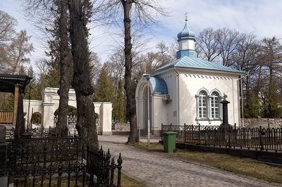 Lapinlahden ortodoksinen hautausmaa (=Helsingin ortodoksisen seurakunnan hautausmaa), Pyhän Eliaan kappelin edusta rephoto