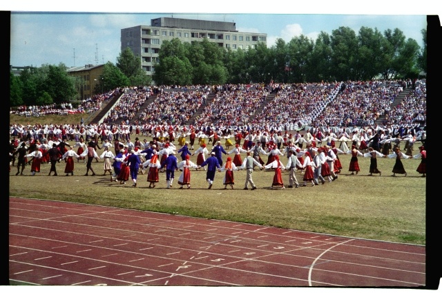 XVI tantsupidu Tallinnas Kalevi staadionil