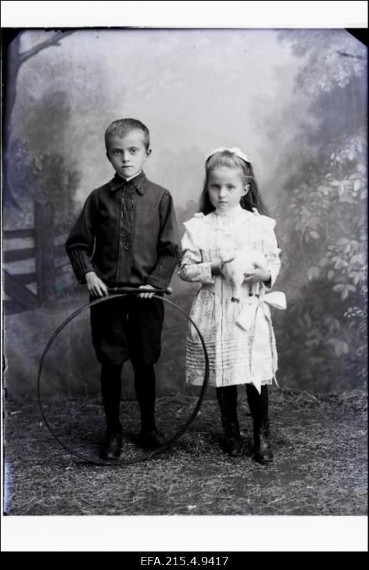 Poiss ja tüdruk, (foto tellija Unt).