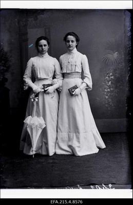 Leerilapsed Wanamõisa (Vanamõisa) ja Auksmann (paremal).  similar photo