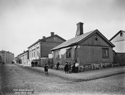Albertinkatu 10.  Merimiehenkatu 27, 29, 31, 33, 35.  duplicate photo