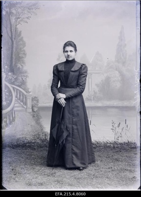 Marie Kull.  similar photo