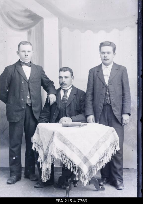 Grupp mehi, (foto tellija Soots).