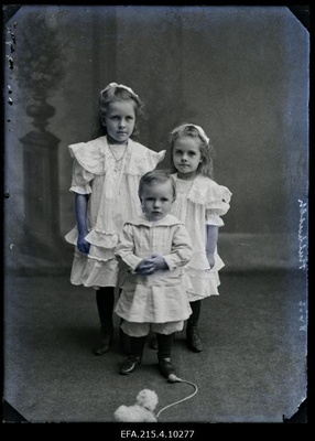 Kulbuschi lapsed.  similar photo
