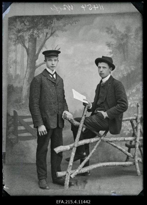 Kaks meest, (foto tellija Warso [Varso]).