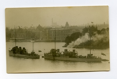 Eesti sõjalaevad "Lennuk" ja "Vambola" Stockholmis.  duplicate photo