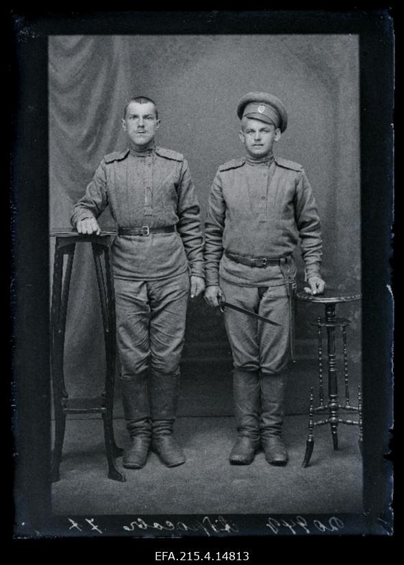 Kaks sõjaväelast, (foto tellija Abrosoff [Abrosov]).
