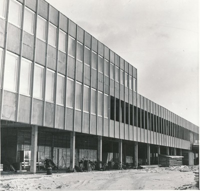 Foto. Haapsalu kaubamaja ehitus Võidu tänaval. November 1973.a. Foto: T.Kohv.  duplicate photo