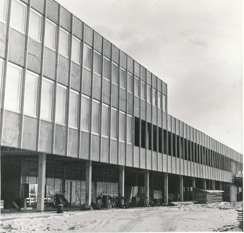 Foto. Haapsalu kaubamaja ehitus Võidu tänaval. November 1973.a. Foto: T.Kohv.