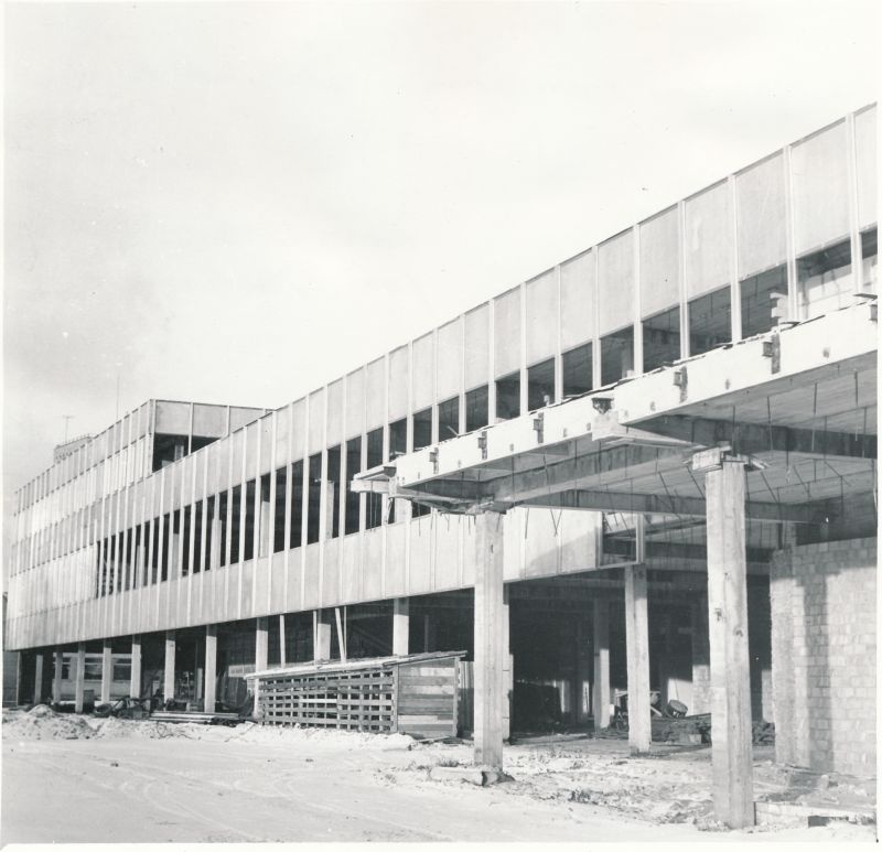 Foto. Haapsalu kaubamaja ehitus Võidu tänaval. November 1973.a. Foto: T.Kohv.