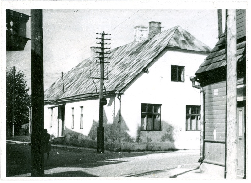 Foto. Haapsalu Elementaarkooli hoone Wiedemanni tänaval. 1965. Foto H. Paalvelt.
