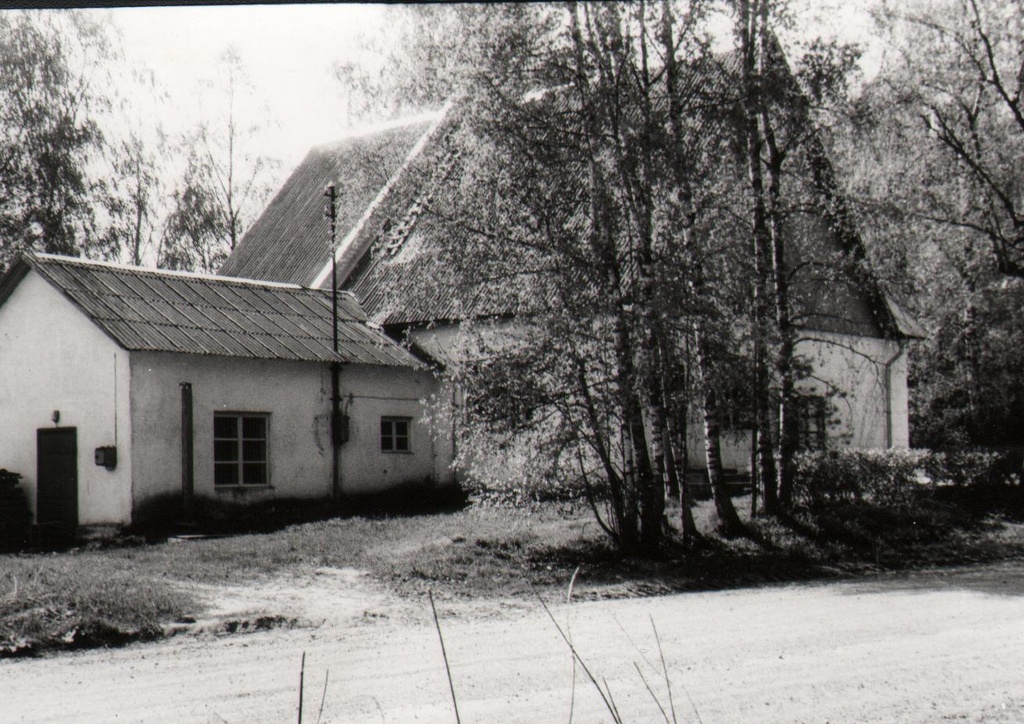 Saapaküla meiereihoone tagantvaates, 1994.a.