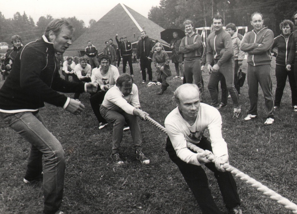 Käimas köieveo võistlus