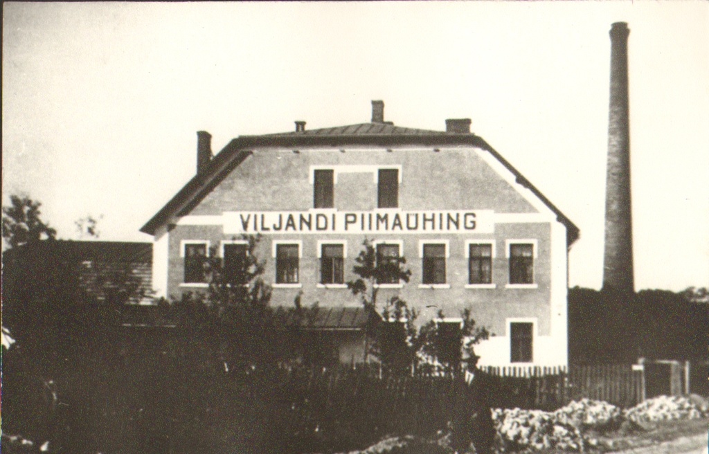 Viljandi ühispiimatalituse peahoone sildiga "Viljandi Piimaühing"