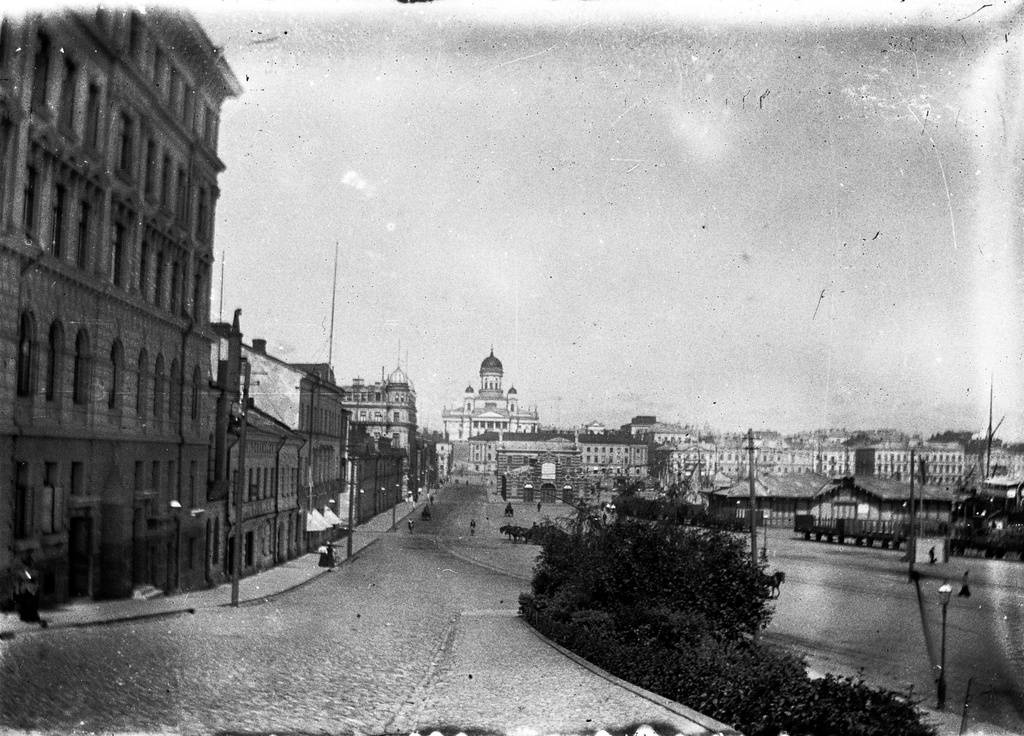 Vy från Södra kajen och Skeppsbrogatan  ... (1890-1910)