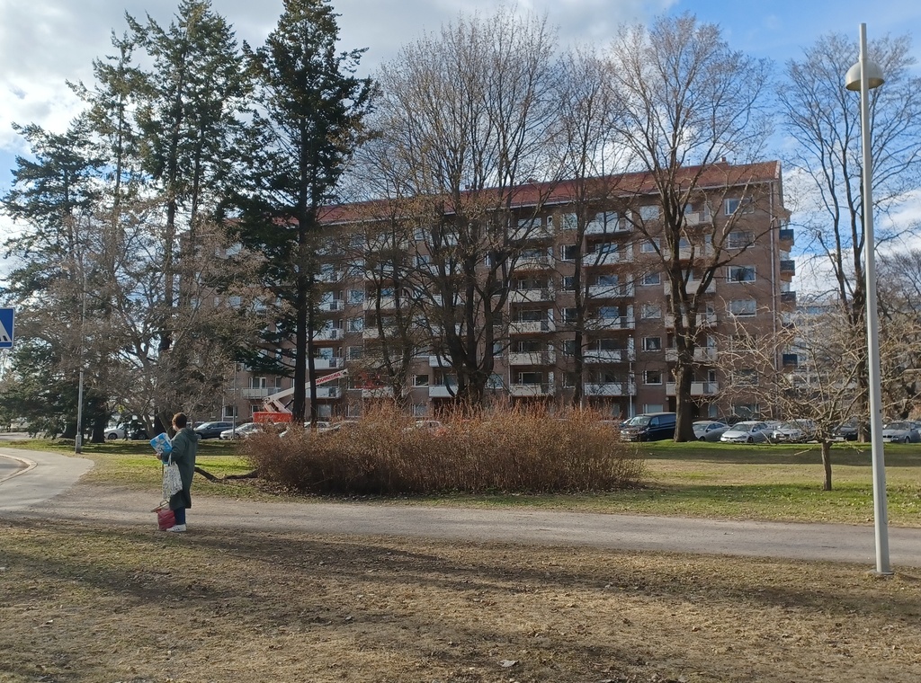 Pohjoinen Hesperiankatu 37, vasemmalla Merikannontie 3 (ent. Läntinen Rantatie) rephoto