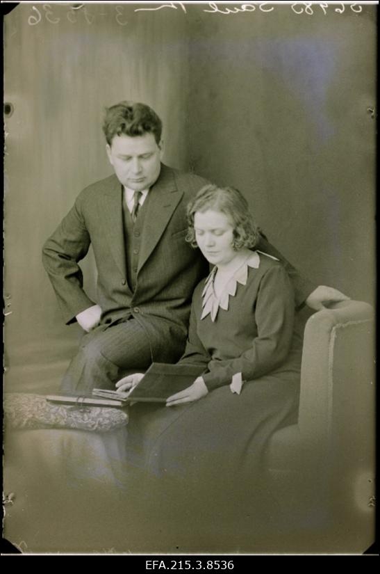 Ugala teatri näitleja Hans Saul koos abikaasaga.