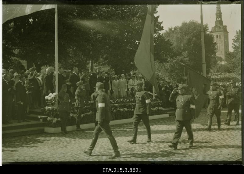 Kaitseliidu esindajad Rootsi kuningas Gustav V tervitamas.