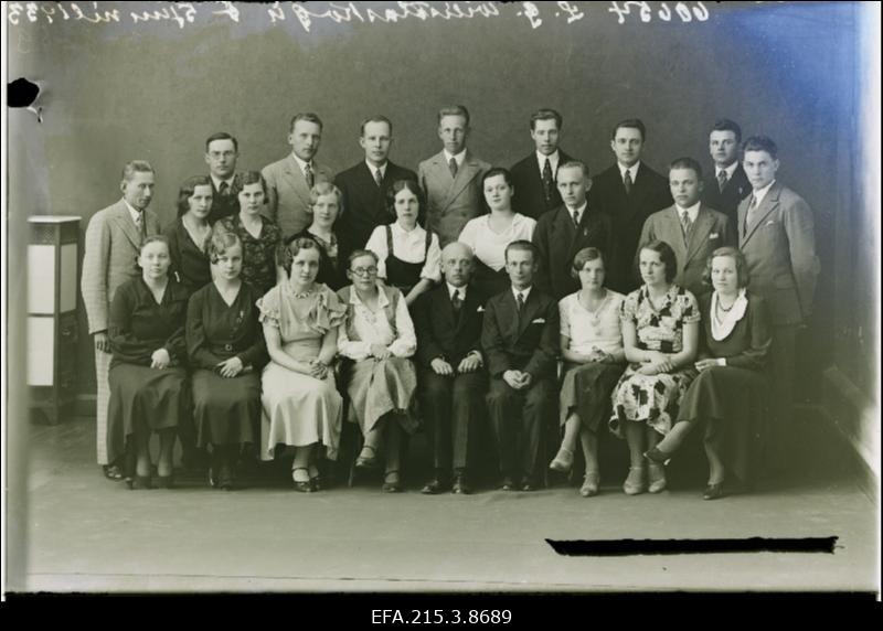 Viljandi linnagümnaasiumi vilistlaskogu.