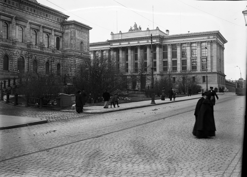 Snellmansgatan med Finlands bank t. (1900-1910)